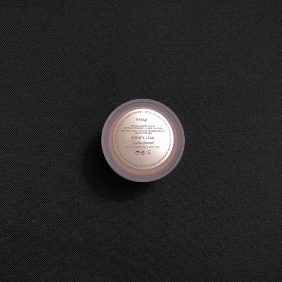 LAURA MERCIER Honey Star Light Catcher Translucent Loose Setting Powder - Picture 3 of 3